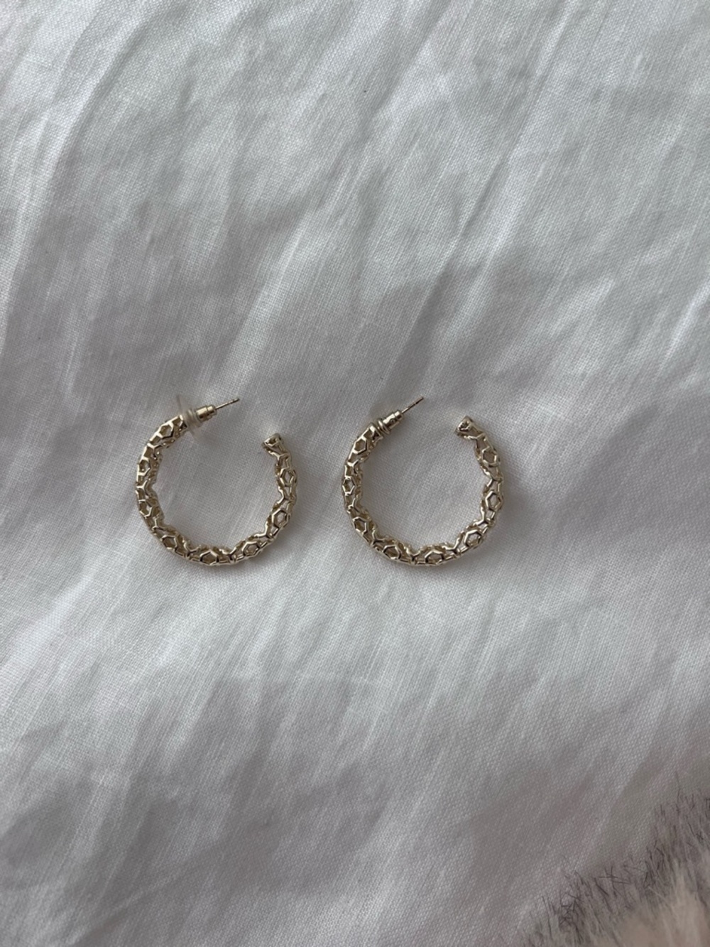 Kendra Scott Textured Gold Link Hoop Earrings